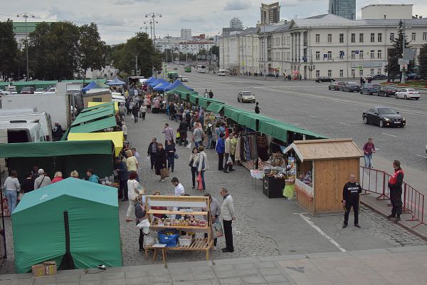 Мэрию Екатеринбурга оштрафовали за проведение ярмарки на площади 1905 года