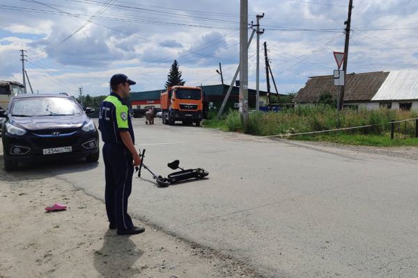 Под Сысертью автоледи на Hyundai сбила девочку на электросамокате