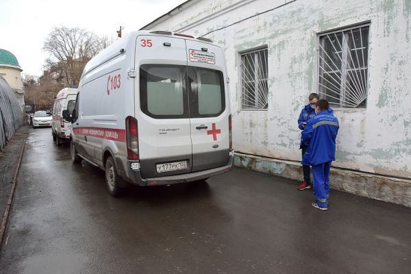 В Качканаре рухнувшая крыша повредила машины скорой помощи