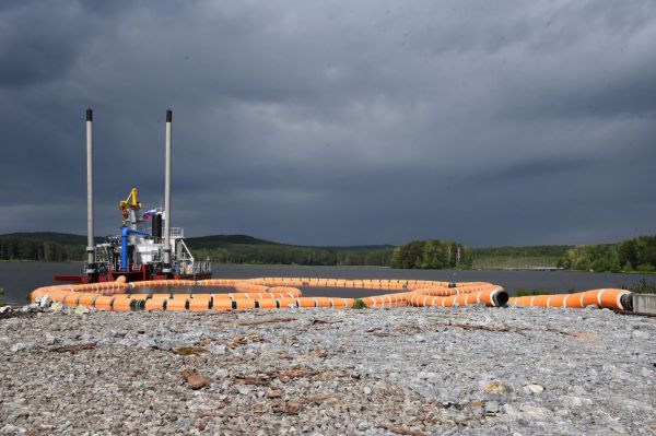 На Черноисточинском водохранилище запущен в работу уникальный земснаряд